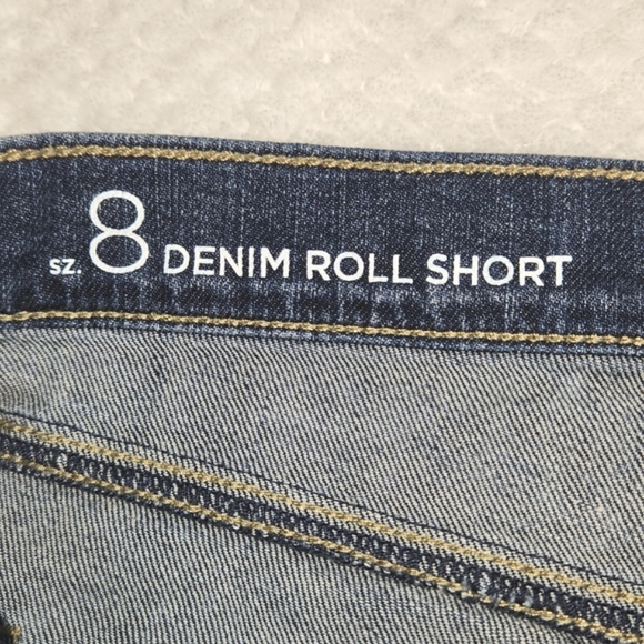 ANN TAYLOR LOFT DENIM ROLL SHORTS SIZE 8 PRE OWNED - Picture 4 of 11